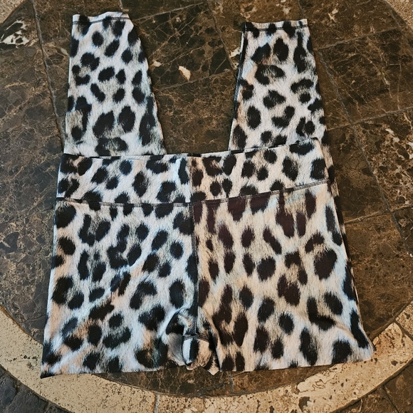 Terez Snow Leopard Tall Band Active Leggings XL NWT - Picture 4 of 6